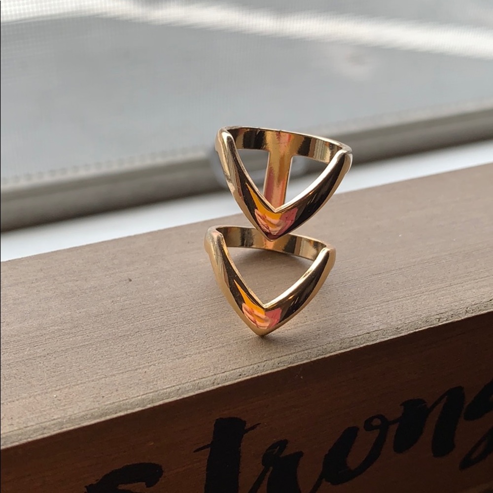 gold ring - Picture 2 of 2
